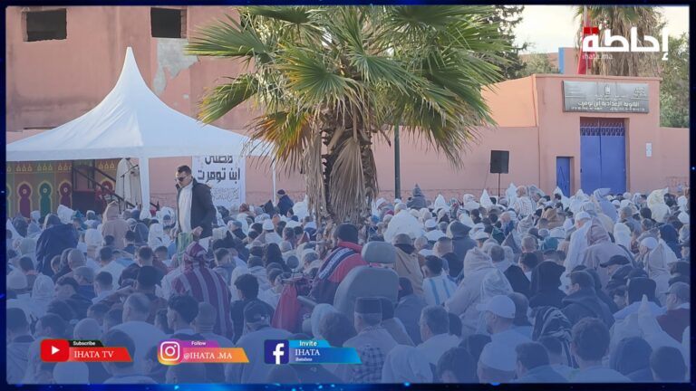 في أجواء روحانية.. مئات المصلين يؤدون صلاة عيد الفطر بمراكش (فيديو)
