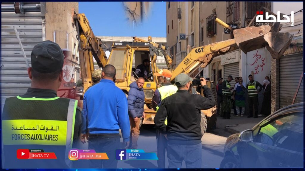 السلطات المحلية بالدار البيضاء تباشر حملة واسعة لتحرير الملك العمومي بمنطقة ليساسفة