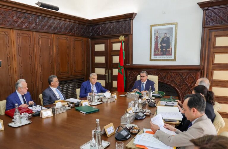 مجلس الحكومة يصادق على مشروعي مرسوم لتنظيم مهنة المفوضين القضائيين والسجل الخاص بالسدود