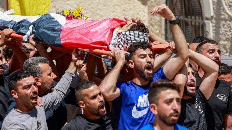 تشييع جثمان لاعب كرة القدم الفلسطيني فادي النعسان